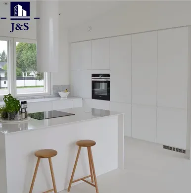 เทรนด์ครัวตู้สีขาวสมัยใหม่กำลังเป็นศูนย์กลางในการออกแบบบ้านหรือไม่?