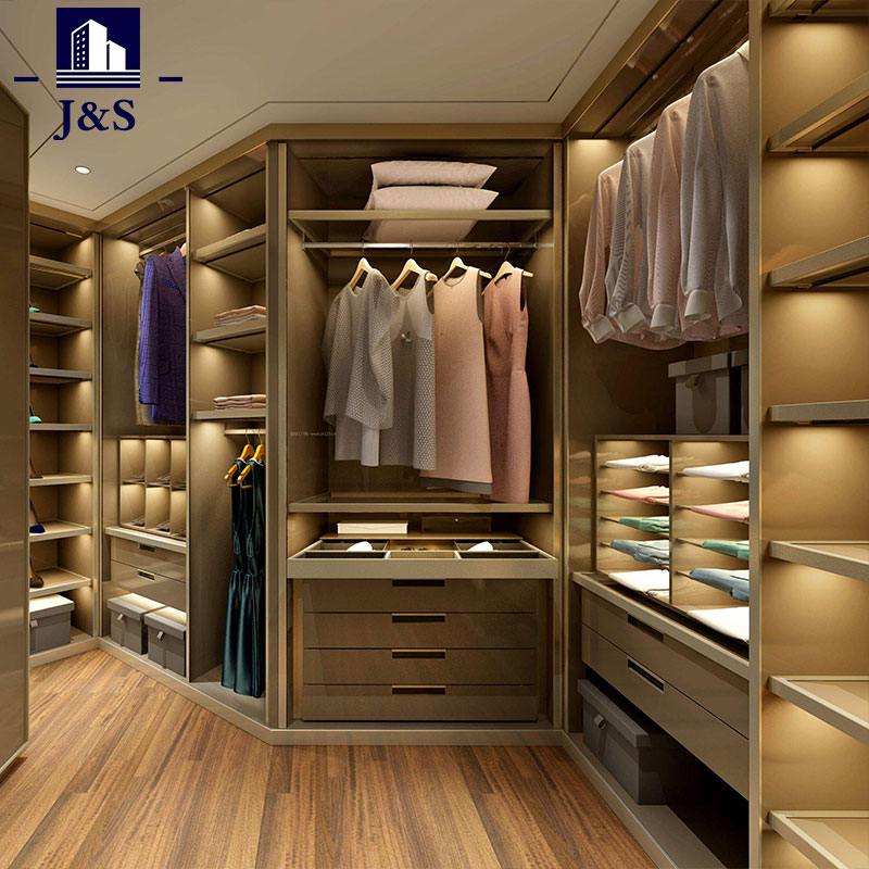 การออกแบบ Walk in Closet ขนาดใหญ่สำหรับห้องนอนใหญ่